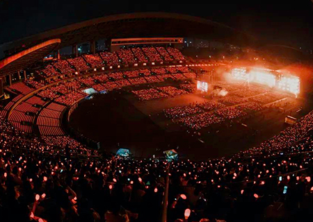 熊猫体育透明屏闪耀周杰伦张韶涵演唱会和GETshow展！