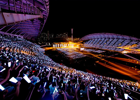 熊猫体育LED透明屏助力张韶涵泉州演唱会震撼开唱