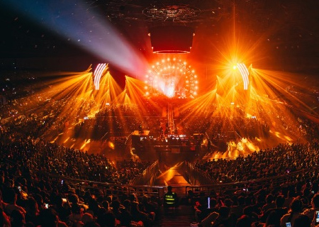 熊猫体育LED显示屏闪耀痛仰乐队天津演唱会